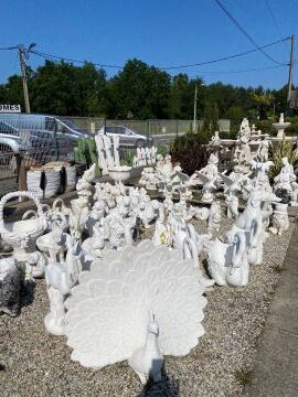 Gros arrivage de plantes méditerranéennes, statues, gros pots en grès émaillés,...